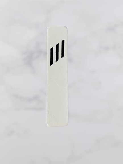 Judaica Mezuzah Case Polyresin Three Strip Model ב 12 סמ לבן